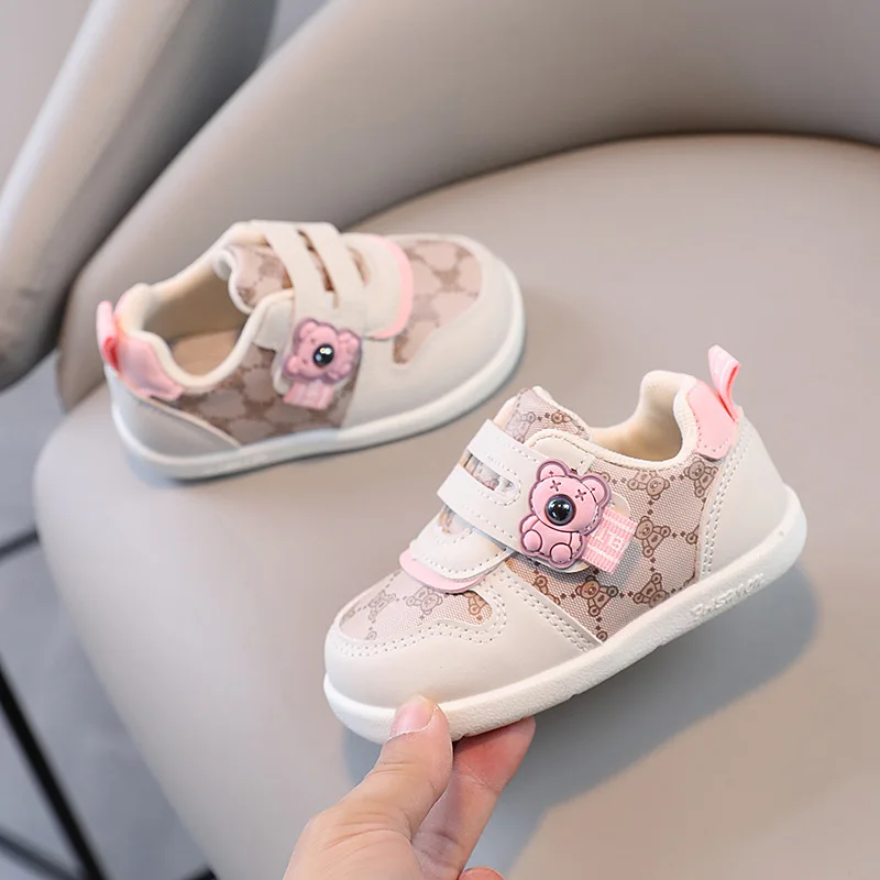 Female Baby Soft Sole Walking Shoes 2024 Spring New Male Baby Sports Shoes Soft Leather Lightweight Baby Shoes leopard print jeans men denim pants american baggy pants male y2k retro high street sports casual loose pants plus size 2024