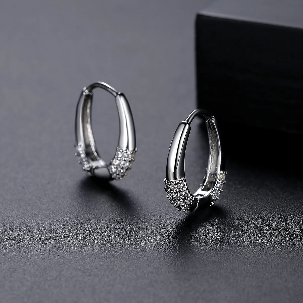 

Funmode European and American New AAA Cubic Zirconia Earrings Simple Fashion Cool Style Niche Creative Design Women FE406