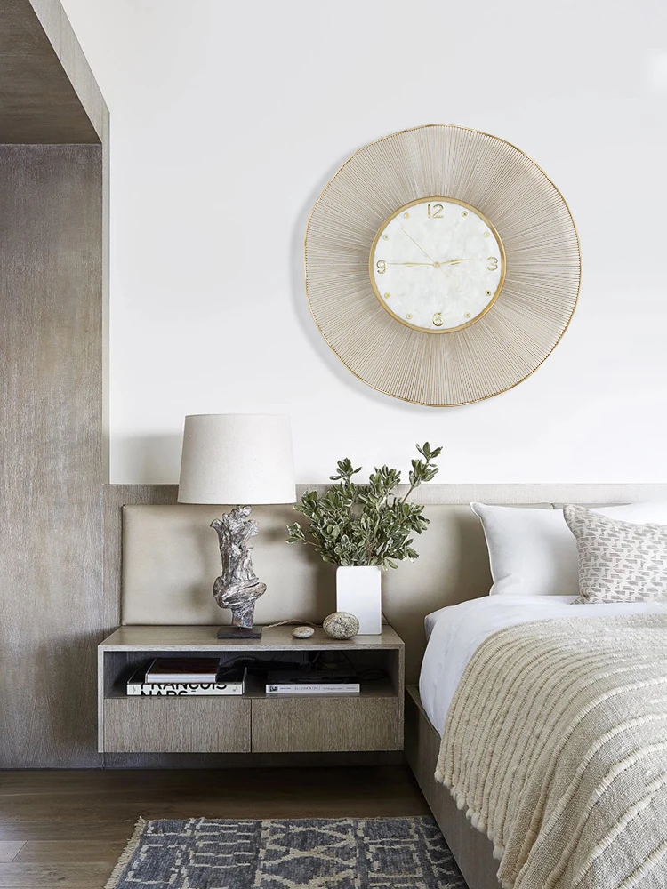 

High-grade luxury shell wall clock creative gold leaf decorative wall clock modern simple household living room mute clock