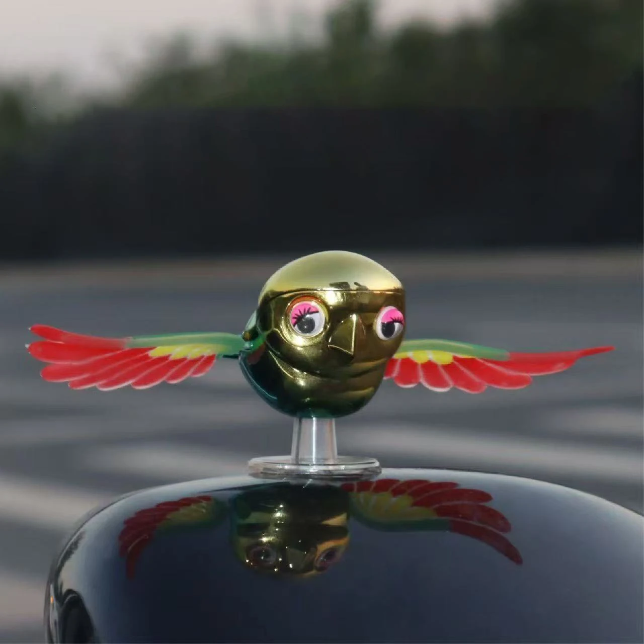 Simulation Flying Bird Car Ornament Wind-Driven Moving Wings Helmet Accessory Creative Decor For Electric Bike Motorcycle Riders_voghion.com