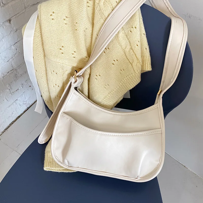 

2023 new simple shoulder bag small design bag female underarm bag simple retro versatile saddle bag