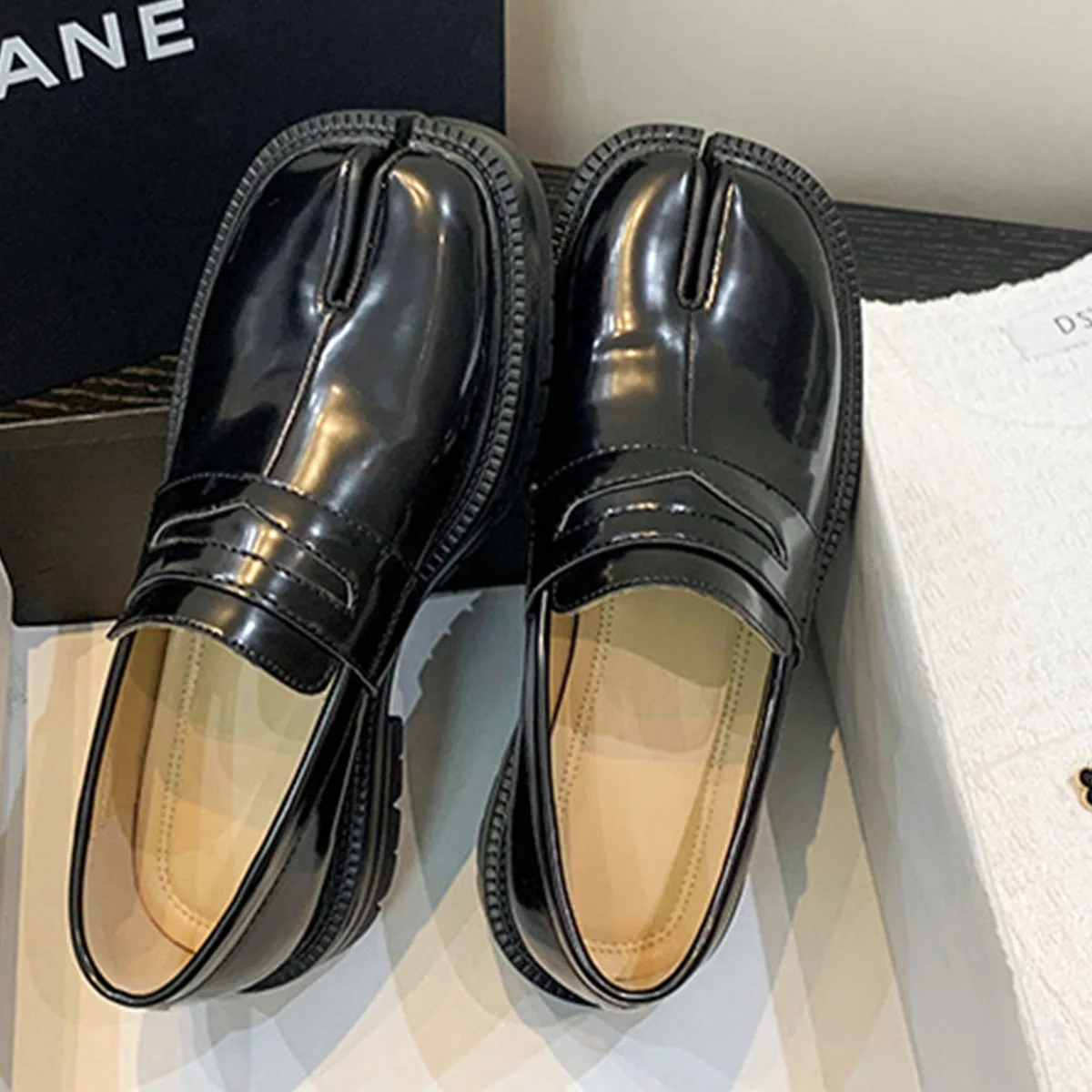 Tabi Shoes Loafers for Men and Women Split Toe Thick Sole Platform Casual Leather Shoes Spring Autumn Fashion Shoes 4
