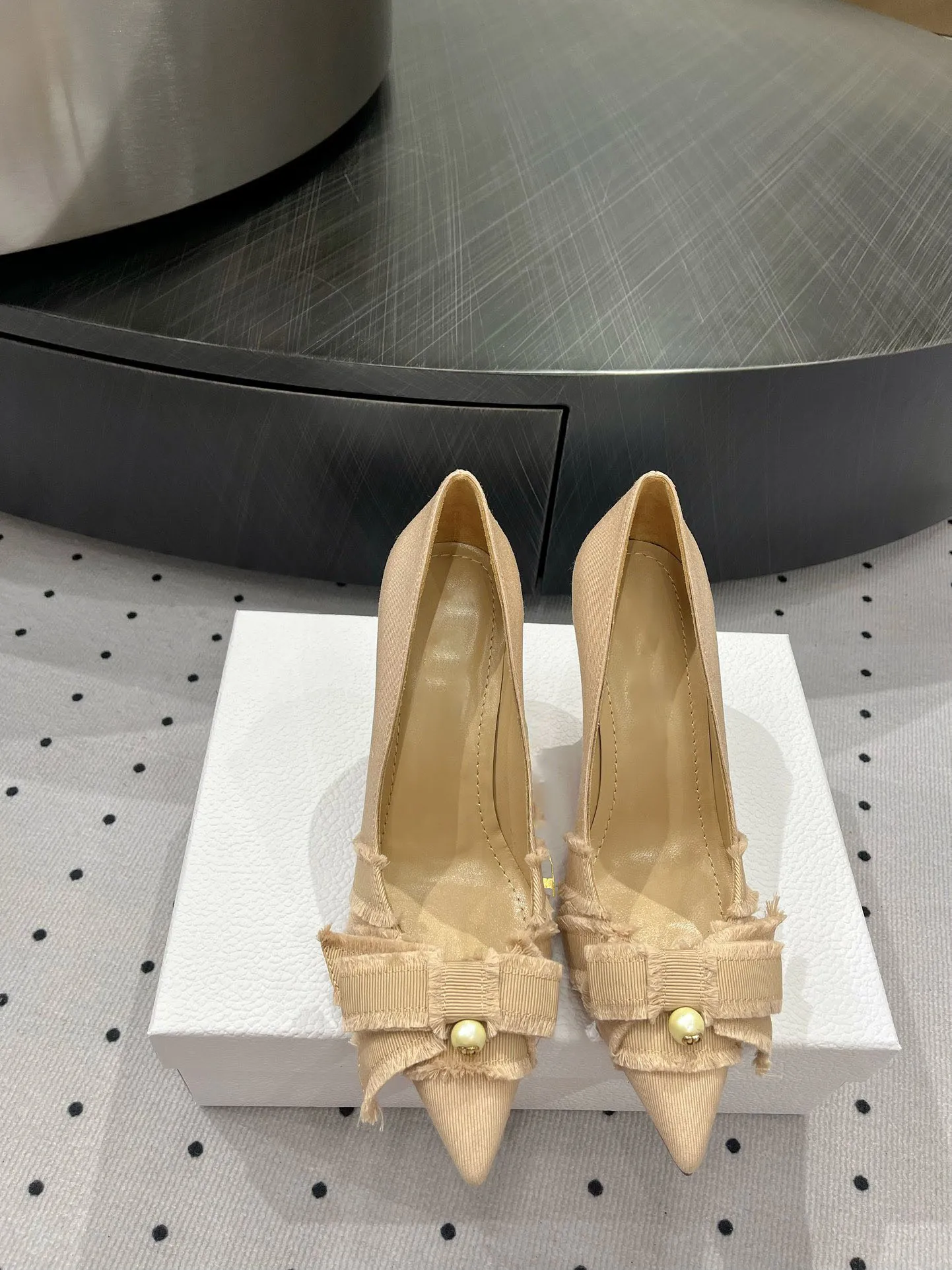 

2024 Summer New Tassel Bow Single Shoe Fairy Style Pearl Cat Heel Shoes Pointed High Heel Shoes Girl