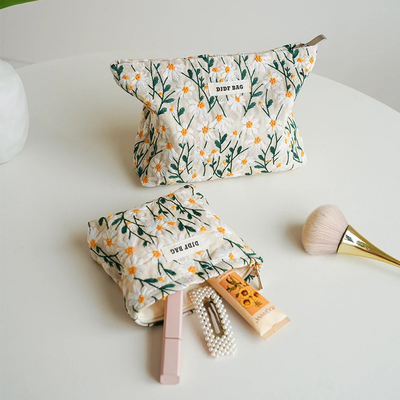 White Embroidery Daisy Women's Makeup Bag Portable Coin Purse Key Case Cosmetics Lipstick Storage Bag Commuter Liner Bag Ins 5