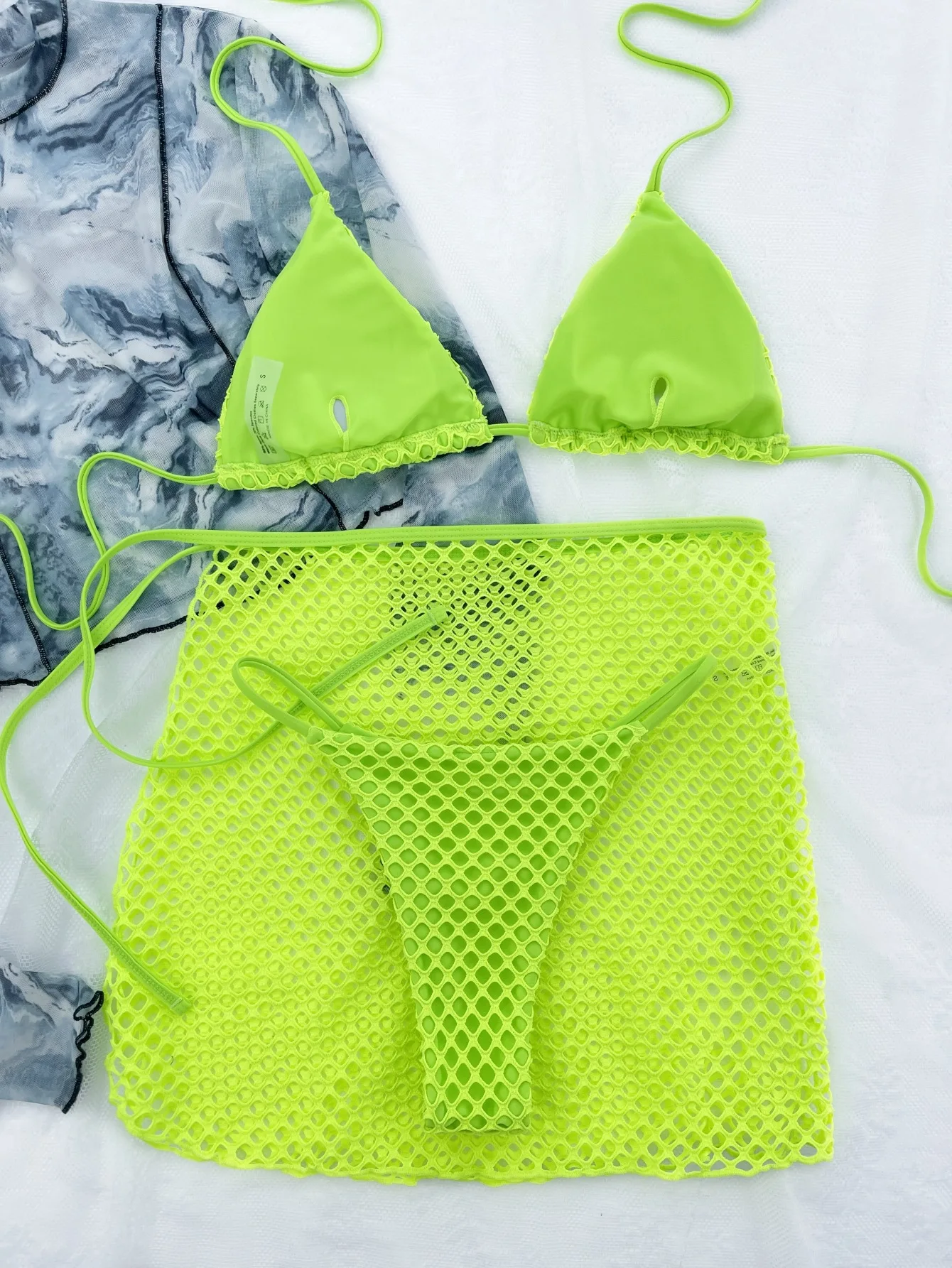 أطقم بكيني مثيرة خضراء نيون ملابس نسائية لتغطية شبكة سوداء صلبة بدلة سباحة  من 3 قطع موضة 2023 بدلة استحمام صيفية تنورة مثلث ملابس سباحة