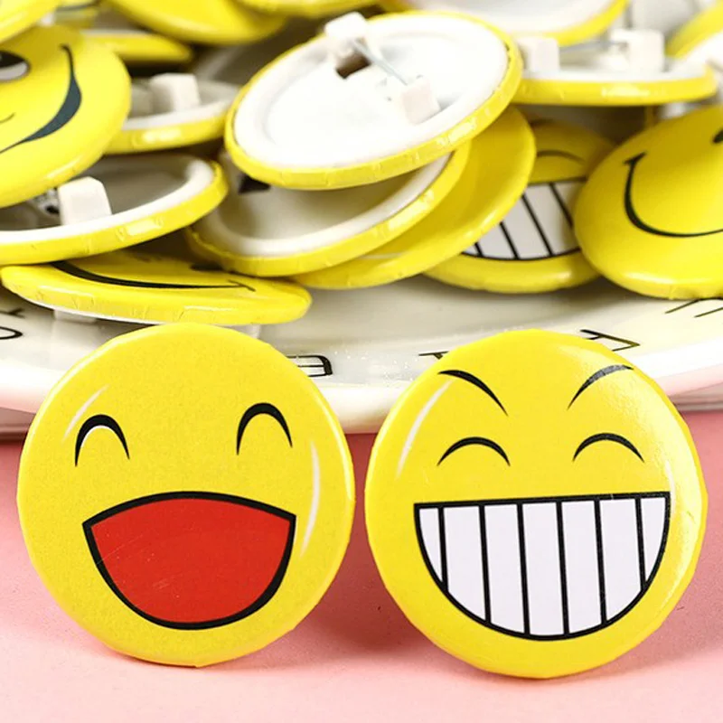 45 Spille Smiley Face In Metallo - Bottoni Decorativi 30mm Per Abbigliamento, Zaini E Costumi - Foto 5