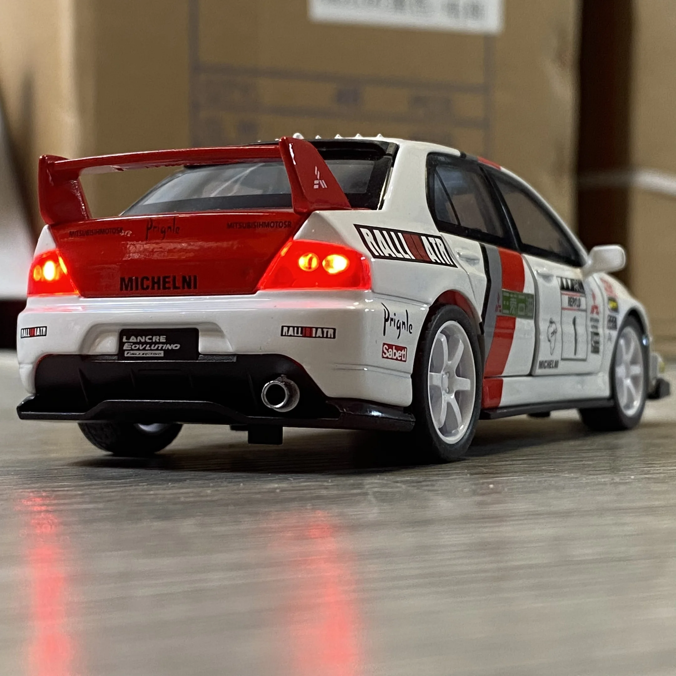JDM 1:32 미쓰비시 랜서 에볼루션 EVO 석유 버전 합금 다이캐스팅 모델 사운드 & 라이트 장난감 성인용 남자친구 선물
