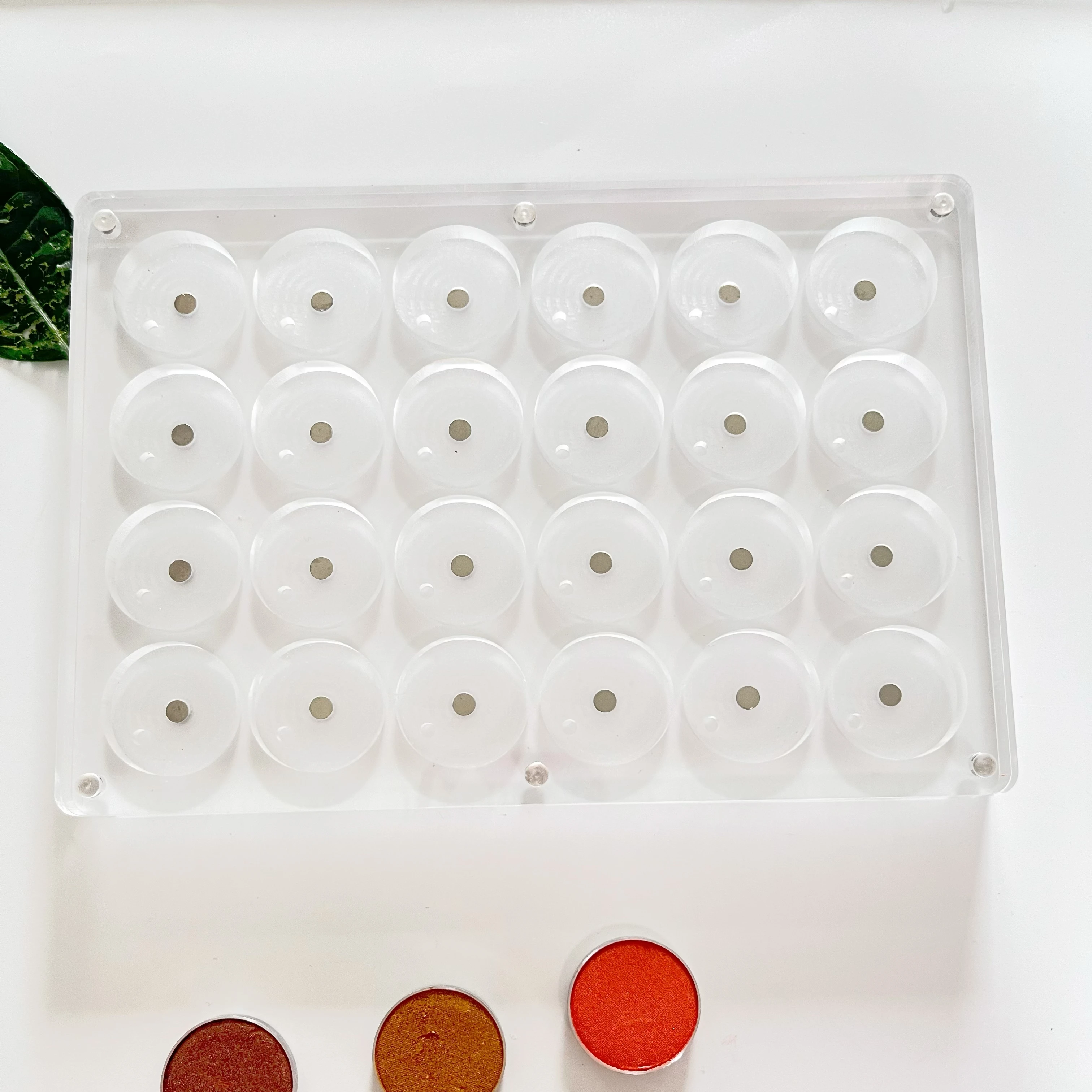 New EMPTY Magnetic Eyeshadow Palette DIY Acrylic All Transparent Elegant Eye Shadow Makeup Palette 26mm*24 holes 4