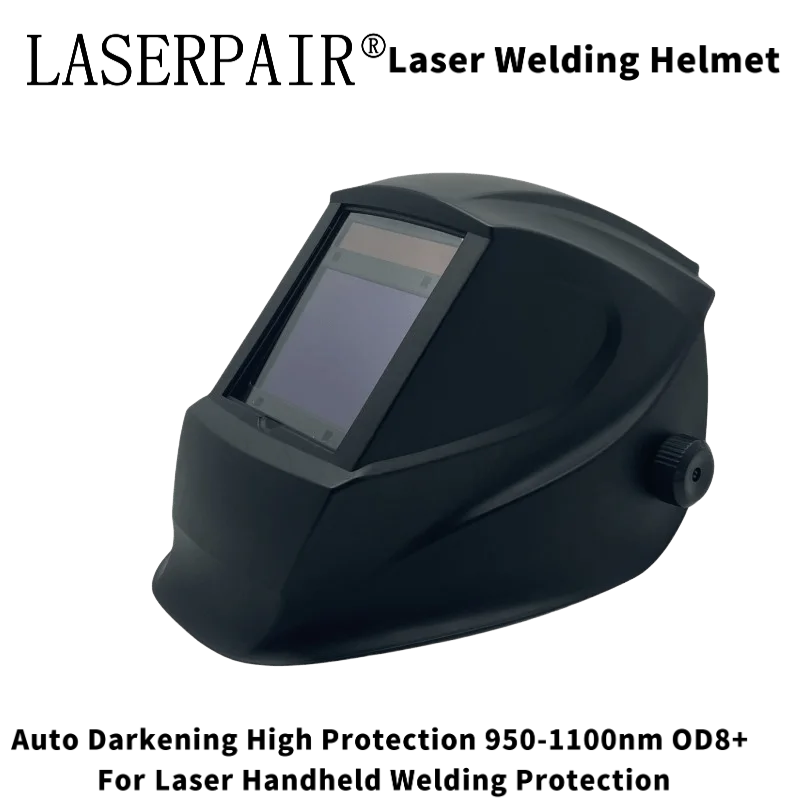 Homme portant le casque de soudage laser à auto-obscurcissement CE EN207 lors d'une soudure précise.