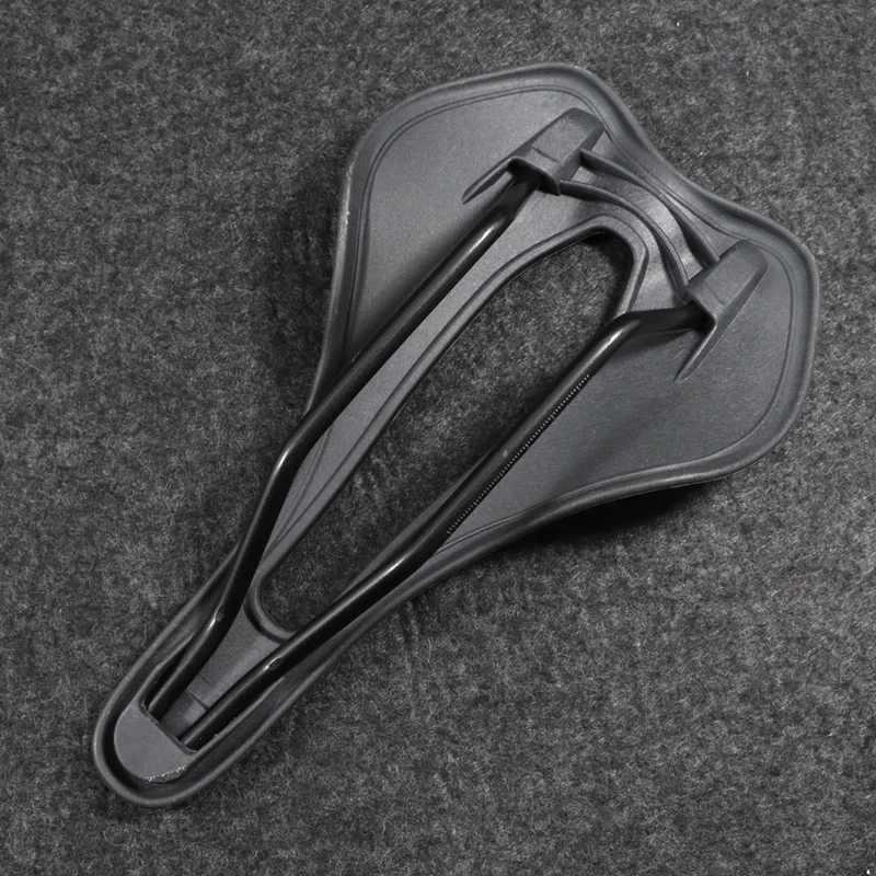 Selle Italia 자전거 안장 도로 산악 자전거 안장 여성과 남성을위한 중공 통기성 사이클링 시트 레이싱 프론트 쿠션