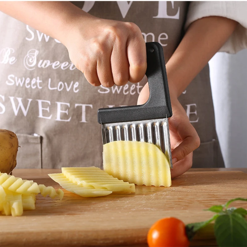 Hand-held Stainless Steel Potato Slicer Household Portable Potato Wave Cutter with Handle Kitchen Gadgets Creative Chip Cutter