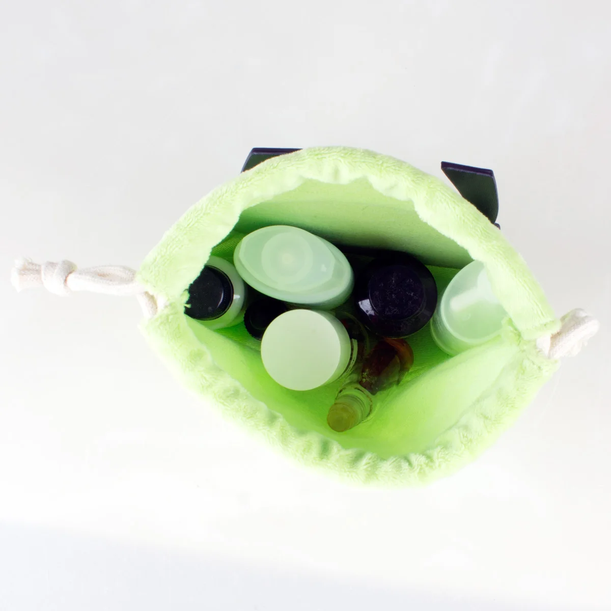 High Quality 3D Green Makeup Bag - Personalized Fashionable Makeup Storage Solution for Organizing Beauty Essentials