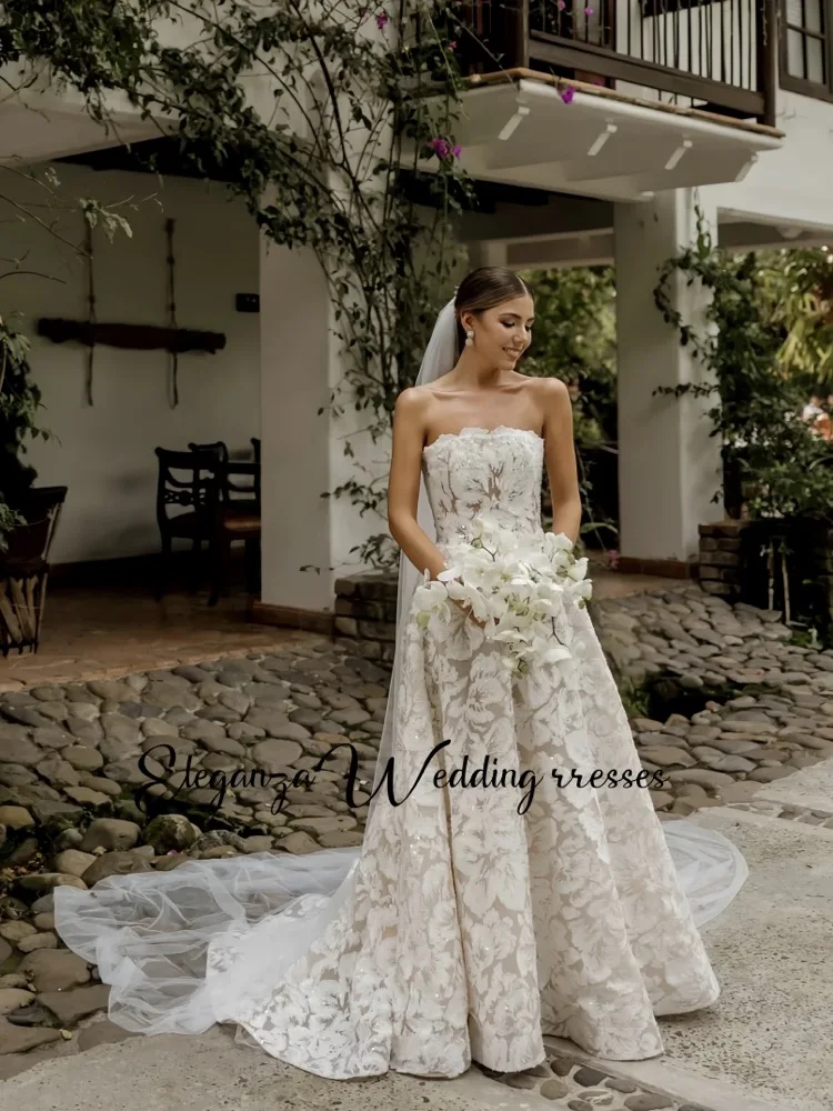 Customized Strapless Wedding Dress Featuring Stunning Lace Appliques and Floral A-Line Silhouette Bridal Dress Vestidos De Novia