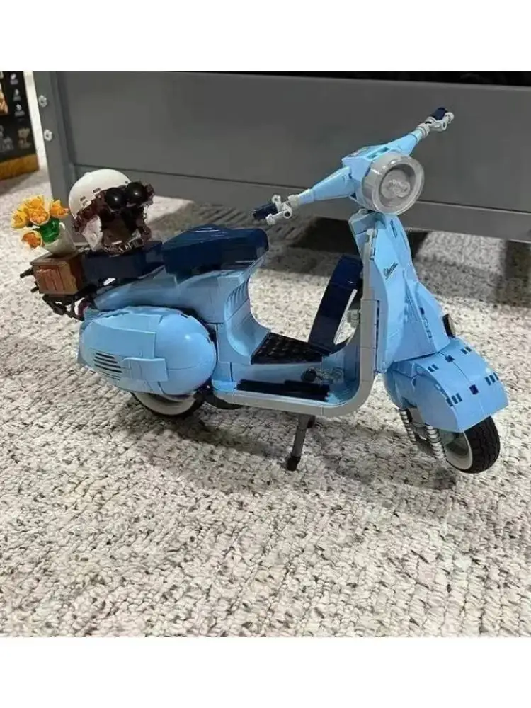 1106PCS Roman Holida Vespa 125 Compatible 10298 Technical Famous Motorcycle City Building Blocks MOTO Toys For Kids Gift 5
