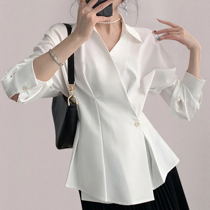 

White Shirt Female 2024 New Advanced French Fashionable Temperament, Slim Waist, Professional Commuter Polo Top