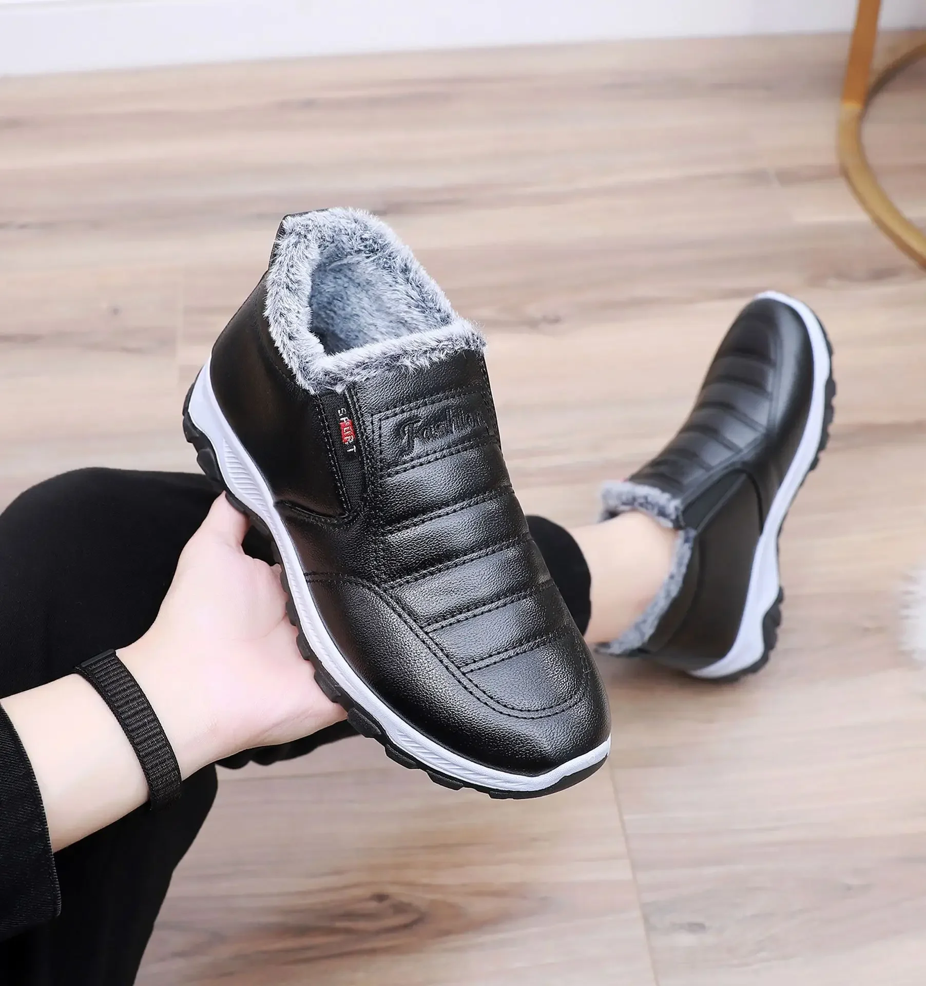 أحذية شتوية سميكة للنساء من القطن بكين سطح جلدي مقاوم للماء دافئ مبطن بالصوف ومضاد للانزلاق أحذية مريحة
