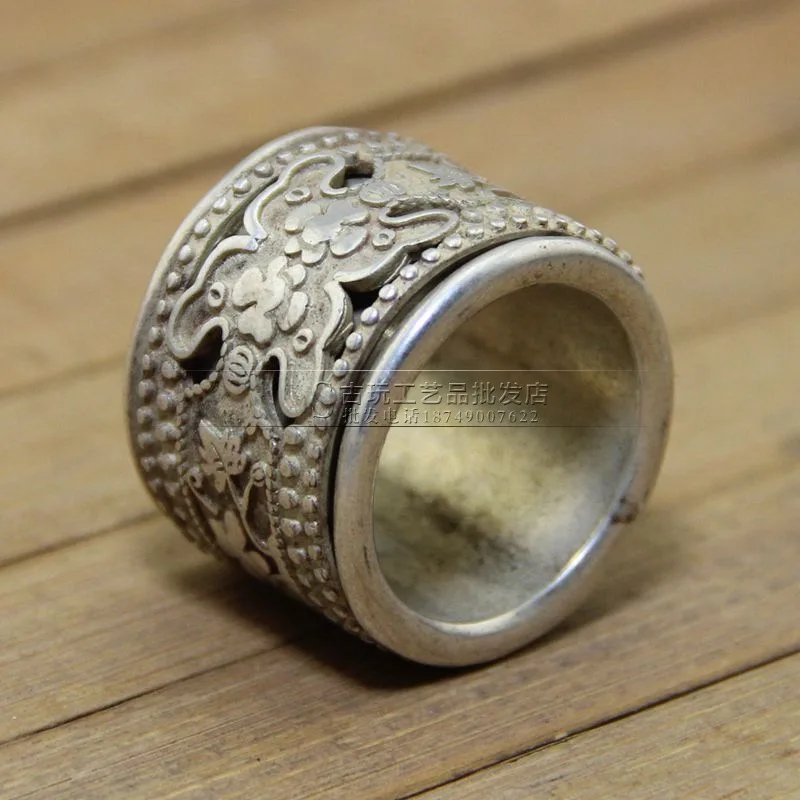 

Collect antique handicrafts and spot copper flower rings