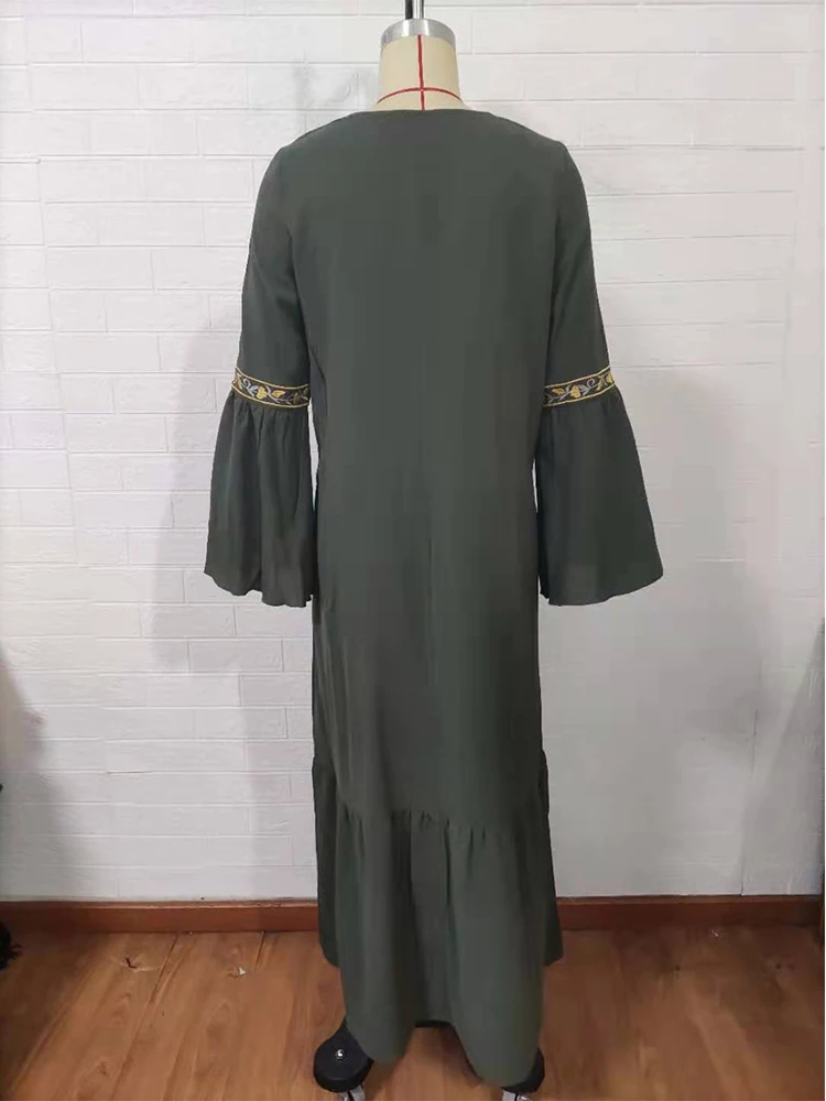 Robe Muslim Abaya Dubai Embroidered Dress Long Sleeve Gowns Moroccan Kaftan Islam Oman V-Neck Ladies Dresses