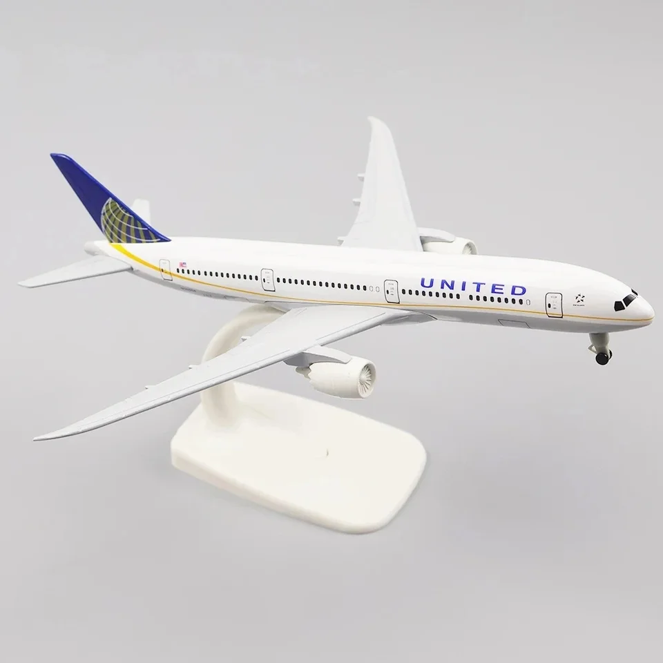 Sinterklaas met eigen Boeing 787 aangekomen in Nederland