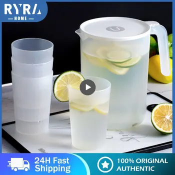 קנקן פלסטיק עם מכסה