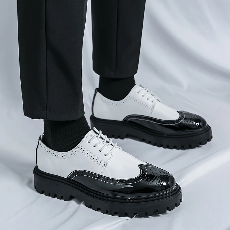 Spring New Carved Flowers Men Thick-soled Oxford Shoes Lace-up Casual Shoes British Style Black White High Quality Wedding Shoes