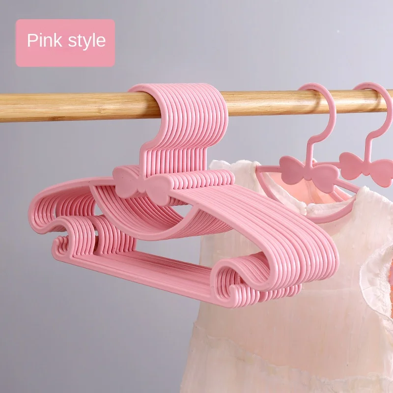 10-100 adet çocuklar plastik askılar taşınabilir rüzgar geçirmez giysi rafı sevimli yay tasarımı yerden tasarruf sağlayan çocuk bebek giysileri kurutma organizatör