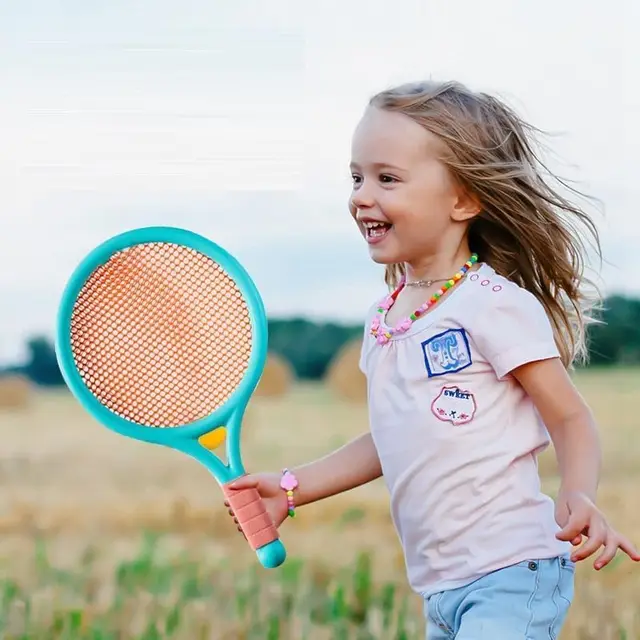 Portable Badminton Rackets And Sticks, Suitable For Competitions, Made Of Durable Materials And With A Long-lasting Grip. 4
