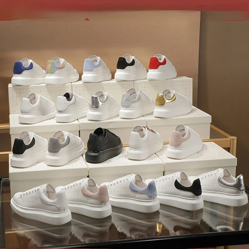 

Fashion New Versatile Thick -bottomed Couple Small White Shoes Female Casual Reflection Internal Increase Sheet