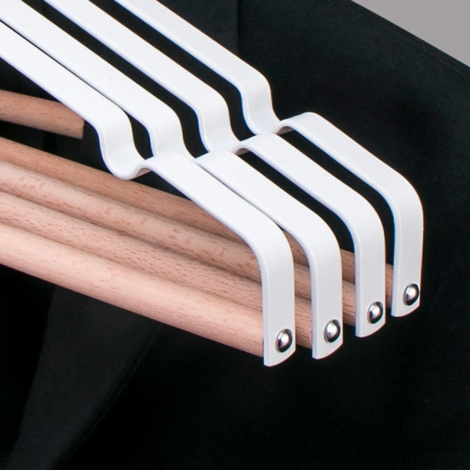 5Pcs 나무 의류 랙, 360도 부드러운 단단한 나무 바지 랙 °   회전 후크, 코트 재킷용 가정용 금속 노치 행거