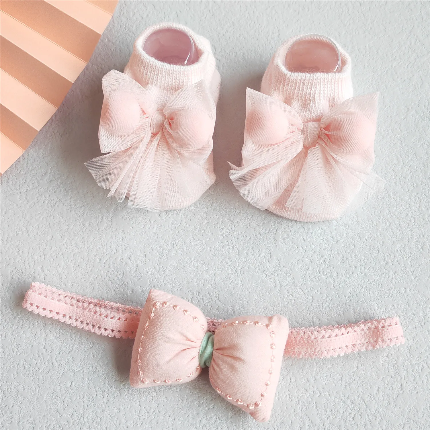 Ensemble 2 pièces bandeau et chaussettes pour bébé fille
