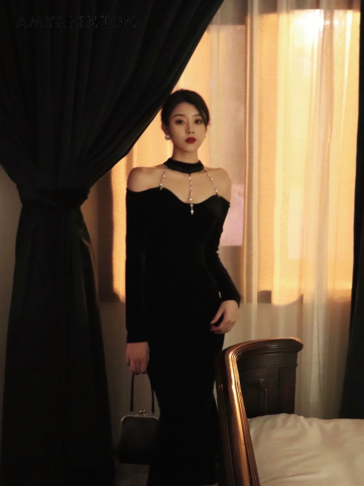 

Retro Sexy Halter Velvet Elegant Women Dinner Party Dress Winter Off-Shoulder Fishtail Dress for Women Black Slim Fit Dresses