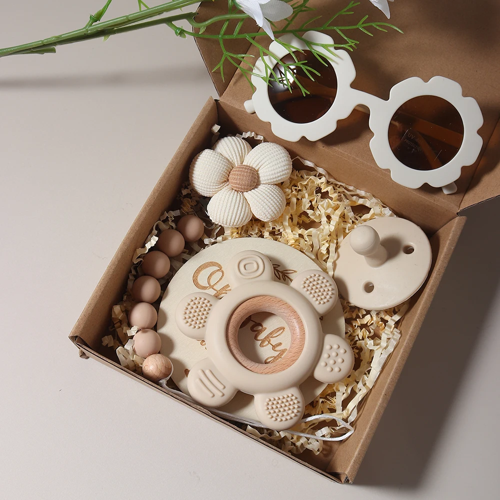 طقم عضاضة أطفال + سلسلة لهاية بتصميم زهرة