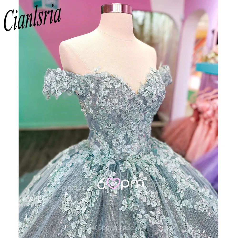 

Блестящее голубое милое платье Quinceanera 2023 с открытыми плечами, кружевное платье принцессы с блестками для конкурса, конфетное бальное платье 15 дюймов