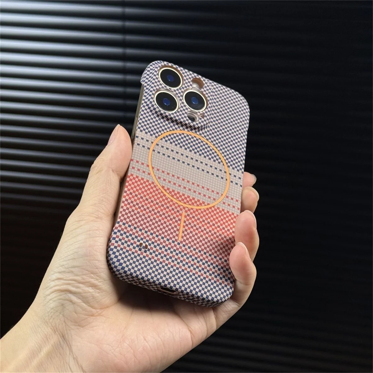 Ultra-Slim Frameless Kevlar Carbon Fiber Magnetic Case with Wireless Charging Compatibility