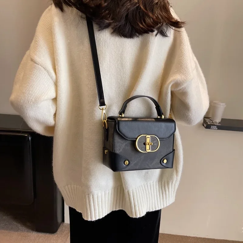 Popular Small Women's Fashion All-Matching 2024 New Retro Shoulder Messenger Portable Small Square Box Bag