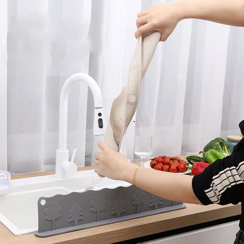 Kitchen Splash Guard Silicone Christmas Tree Shape Sink Baffle