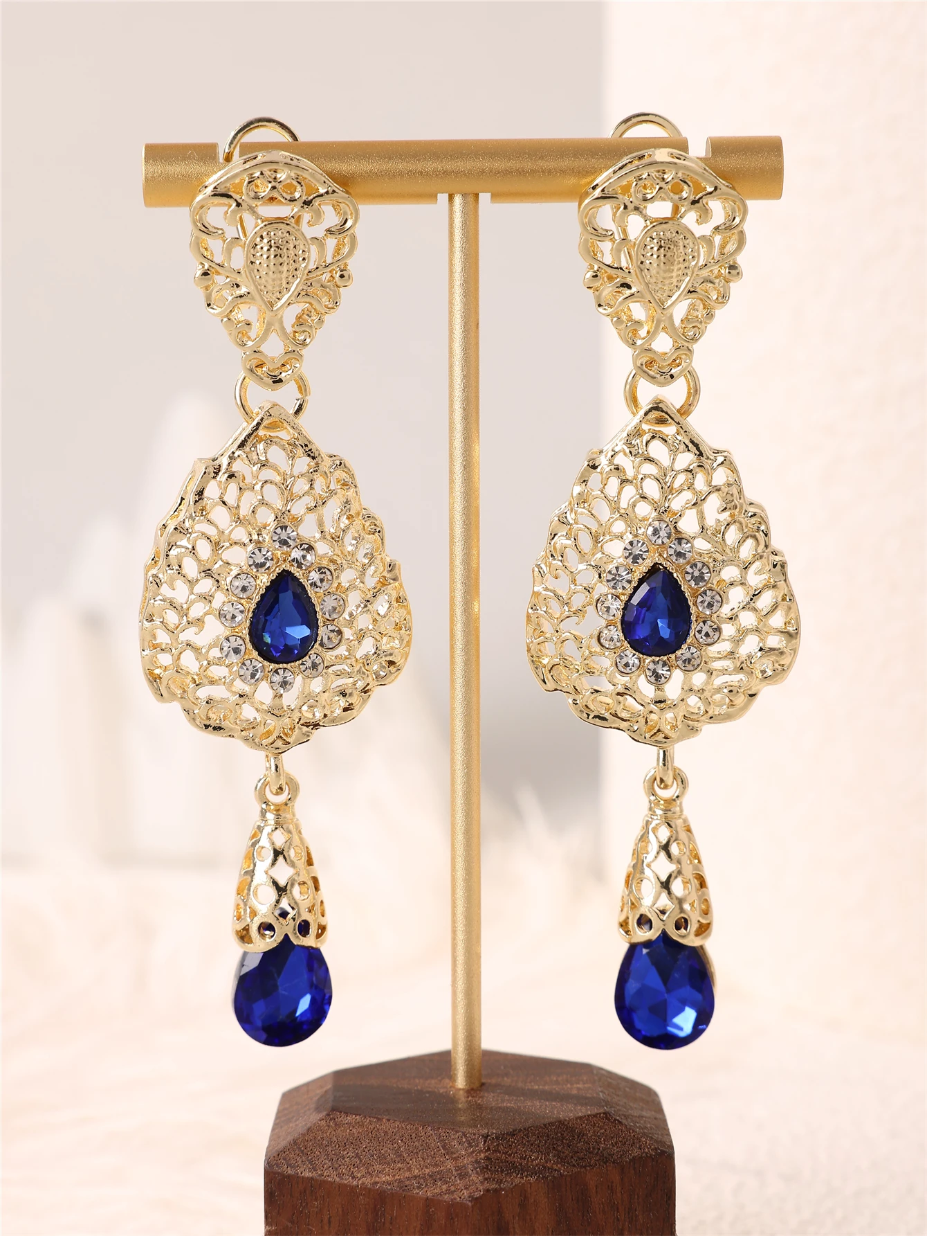 Exquisite Hollow Out Alloy Water Drop Earrings Moroccan Bride Jewelry French Popular Retro Jewels