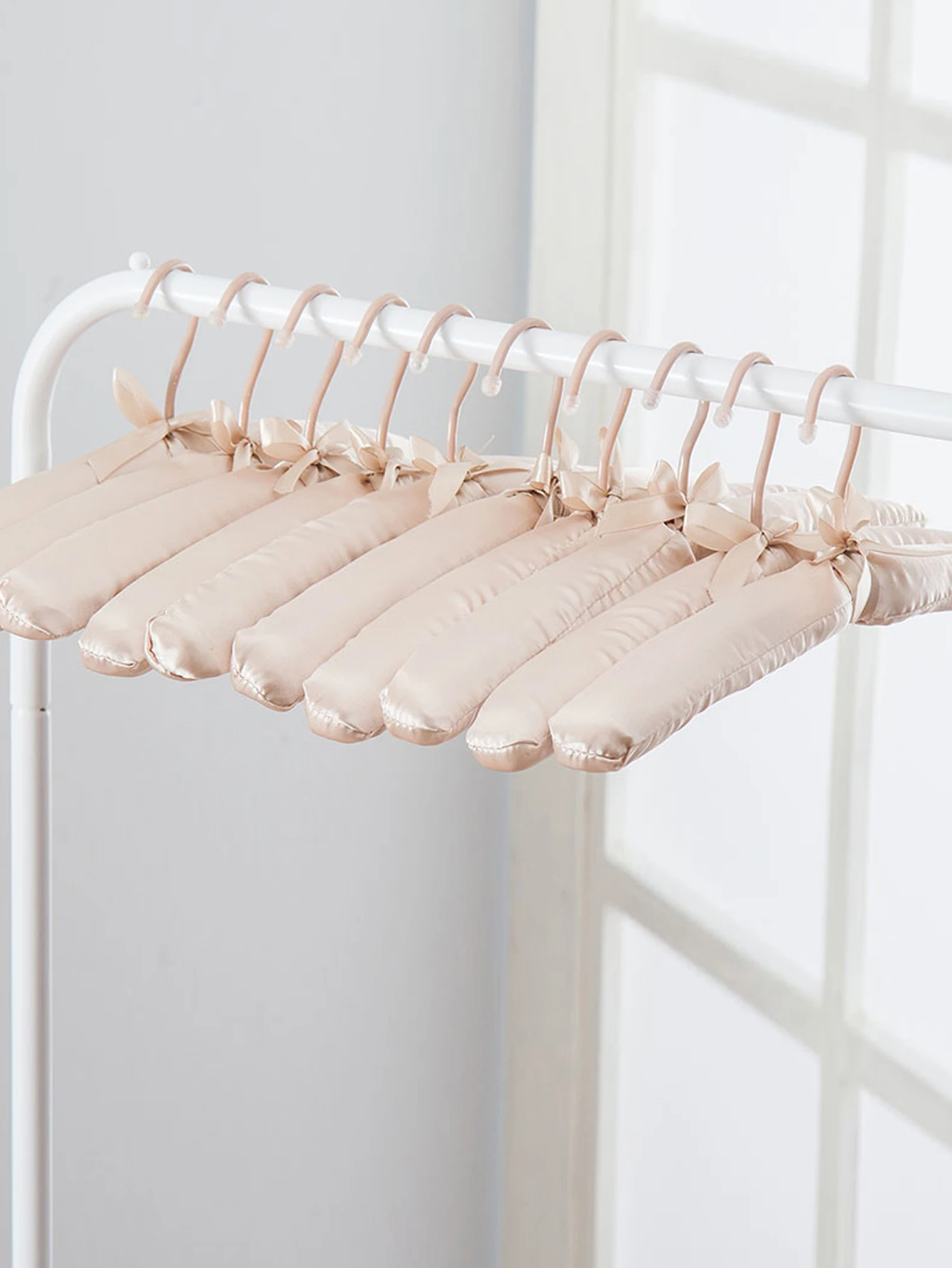 Silk clothes hanger, seamless fabric sponge clothes hanger, household bag fabric silk clothes hanger, clothes hanger 5