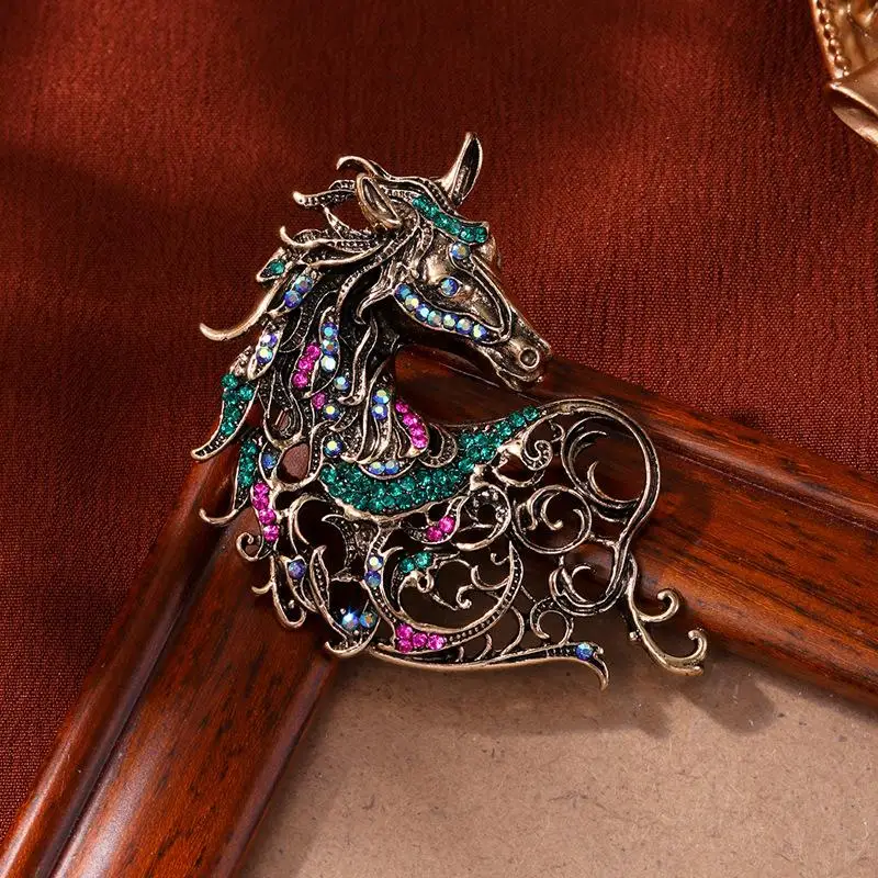 1pc Luxury Rhinestone Horse Brooches Unisex Retro Animal Badge Pins Event Party Fashion Gifts Decoration Clothes Accessories