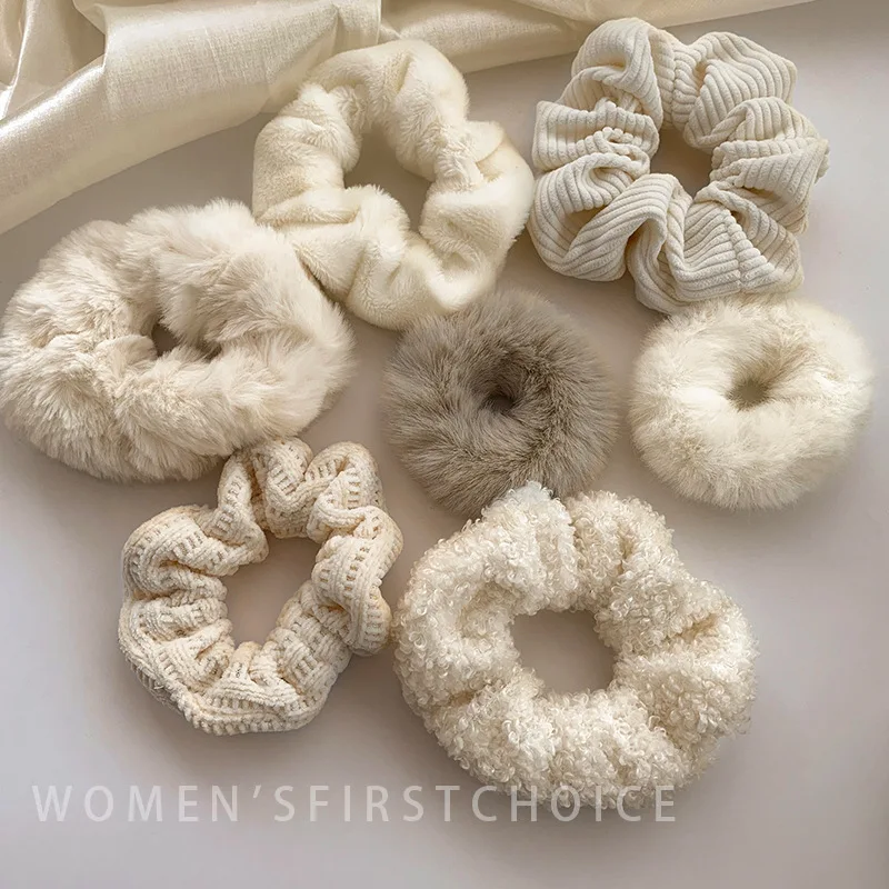 

Elegant and Sweet Beauty Style Autumn/Winter White Plush Hair Loop, Plush Tie Hair Rope, Rubber Band Headrope Hair Accessories