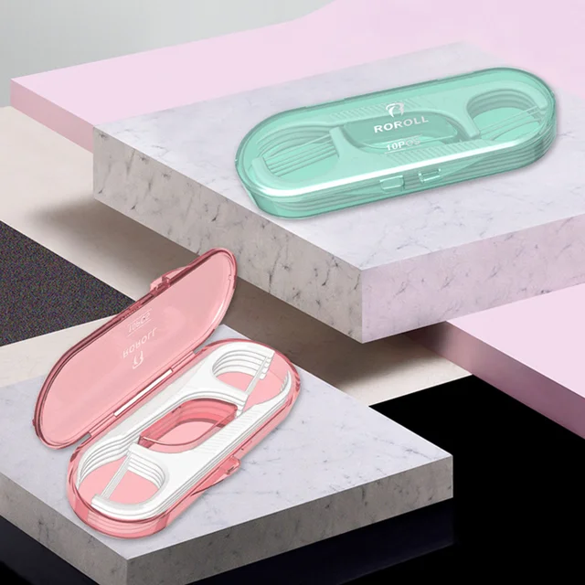 치실 픽으로 건강한 미소를 위해 치아를 깨끗하게 유지하세요.