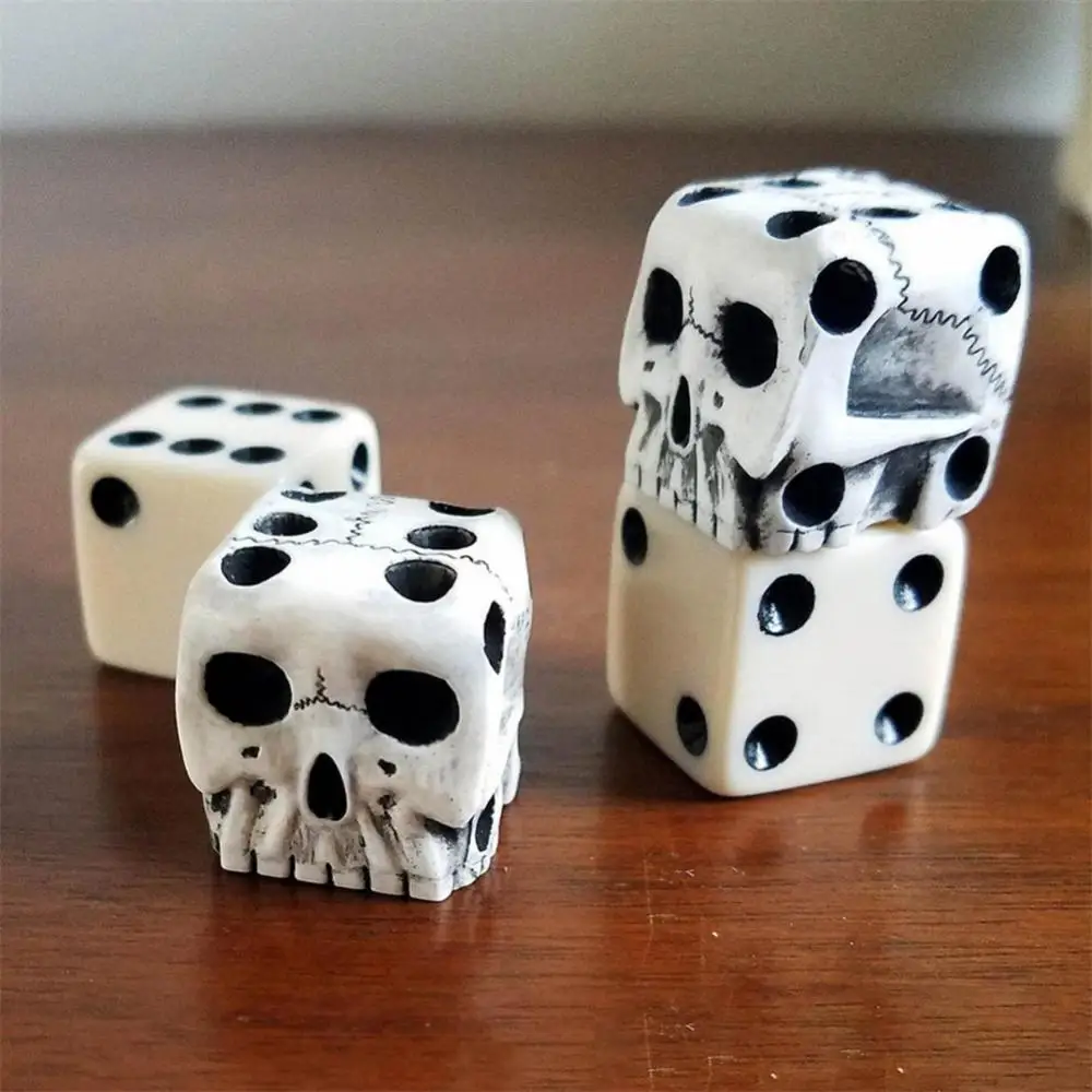2023 New Skeleton Dice Cosplay Horror Ghost Skull Novelty Six Sided Cool Fashion Prop Halloween Bar Festival Party Game Toy Gift