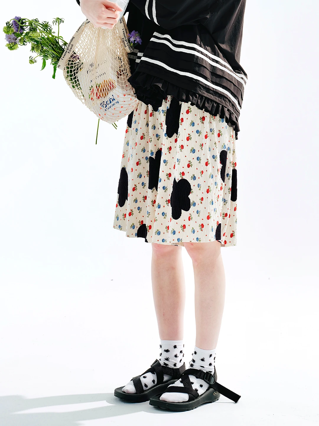 IMAKOKONI Original Design Fragmented Flower Elastic Waist Shorts Summer Casual Loose Flower Decal Capris Women's 234068