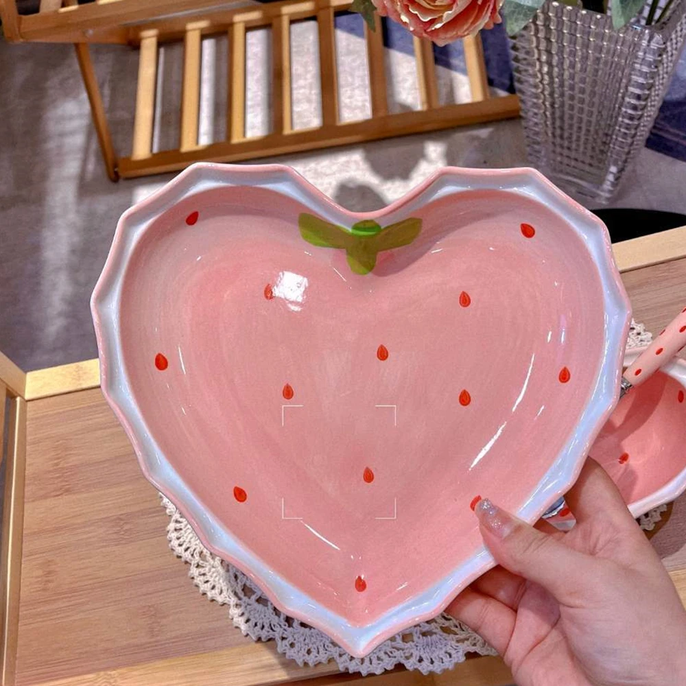 

High Value Small Strawberry Ceramic Tableware Cute Girl's Heart Eating Bowl Plate Soup Bowl Ceramic Dessert Cake Plate
