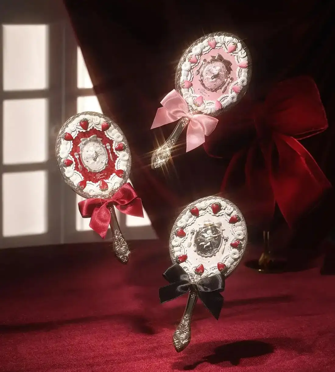 플라워 노우 휴대용 로코코 핸드 미러 바이올렛 딸기 디자인 손잡이가 있는 화장 거울 (개인 미용 관리용)