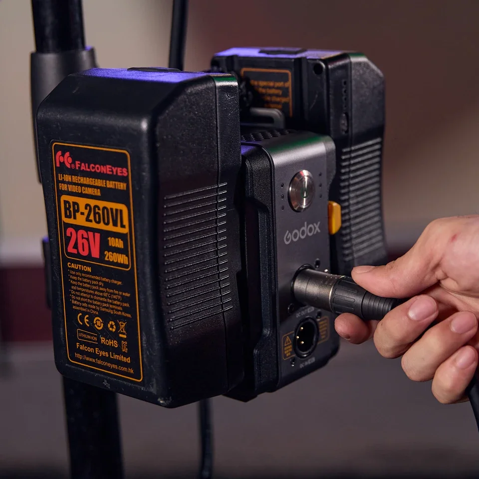 Godox LA150R LA200R LA300R RGB Full Color COB Photography Fill Light Bowens Mount 1800K-10000K LED Video Light with NFC 5