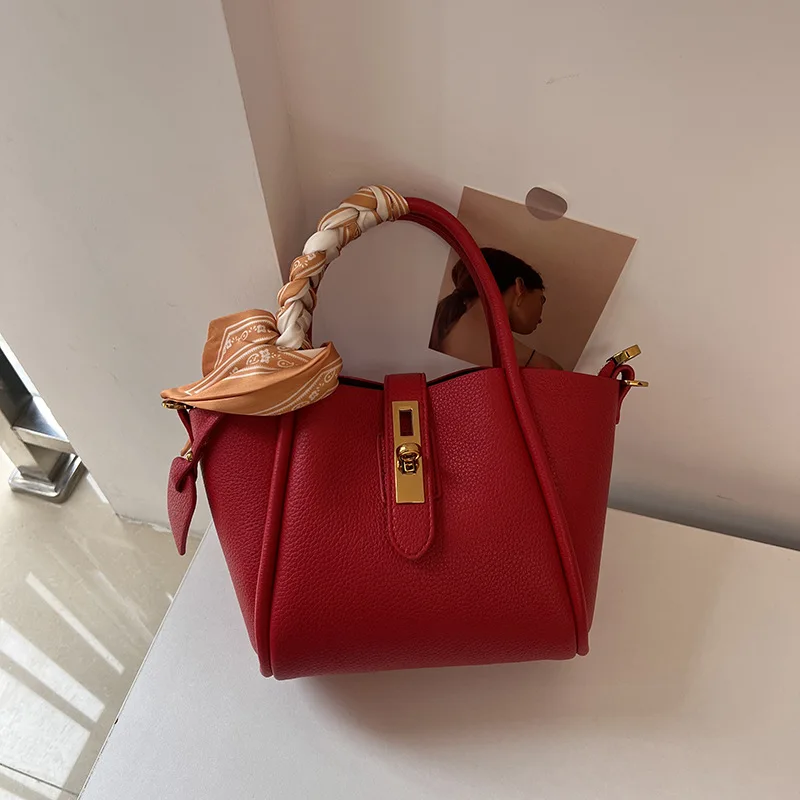 Maxdutti 2023 New Italian Bucket Bag Women Fashion Leather Bag Retro Elegant Red Silk Scarf Party Handbag Messenger Bag