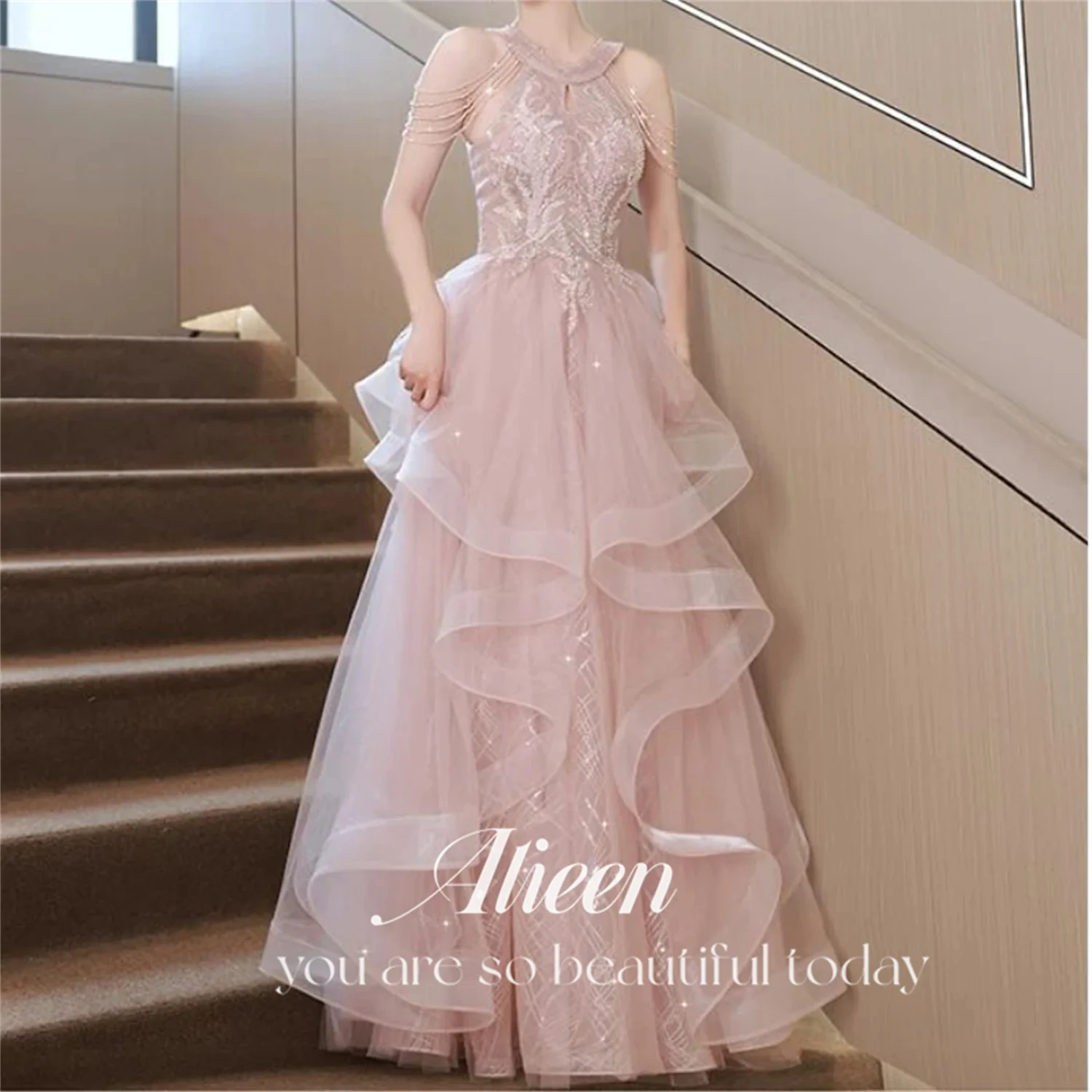 

Aileen 4 Customized Supplementary Postage Link Customized gowns cannot be returned or exchanged