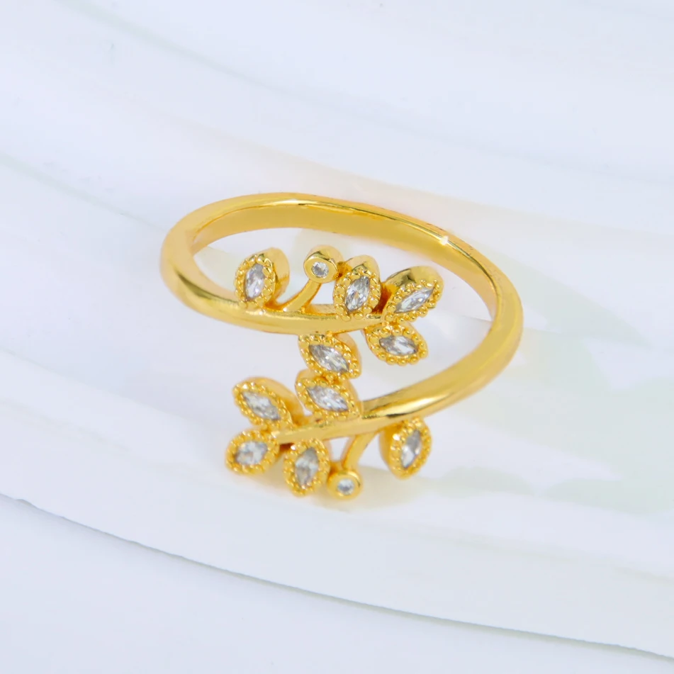Luxuriöser italienischer Goldfarbener Ring in Blattform, 21 Karat vergoldet, Dubai, eleganter Zirkon-Cocktailring, Saudi-Frauen-Event-Party-Schmuck – Detail 8