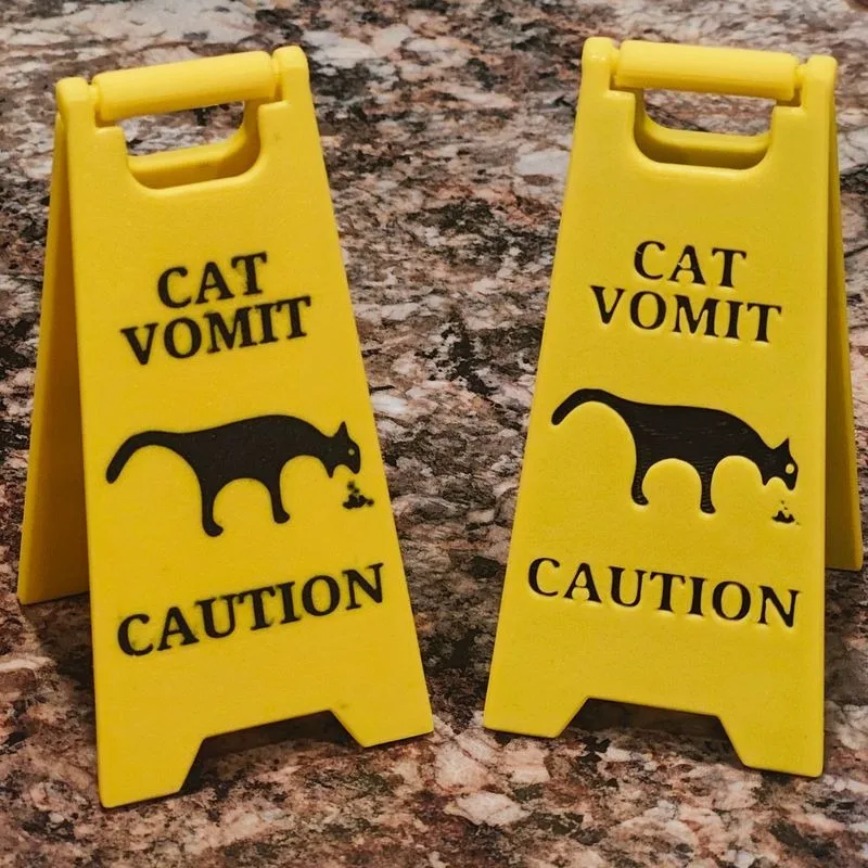 5-Inch Cat Vomiting Ornaments for Pet Supplies Decoration Dog and Cat Vomit Warning Sign Display 1pc